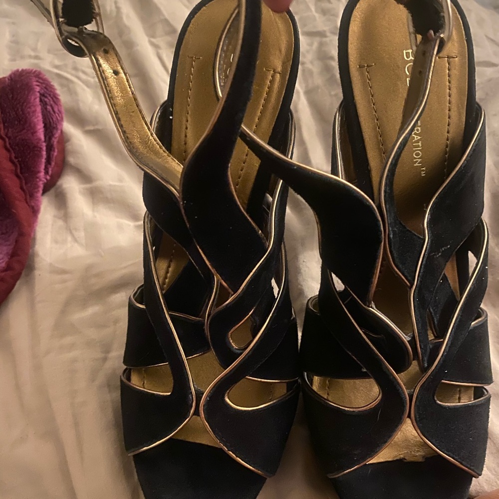 BCBGeneration Palazzo Pumps